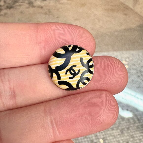 Chanel 2002 02P CC Logo Striped Round Stud Earrings - Picture 9 of 10